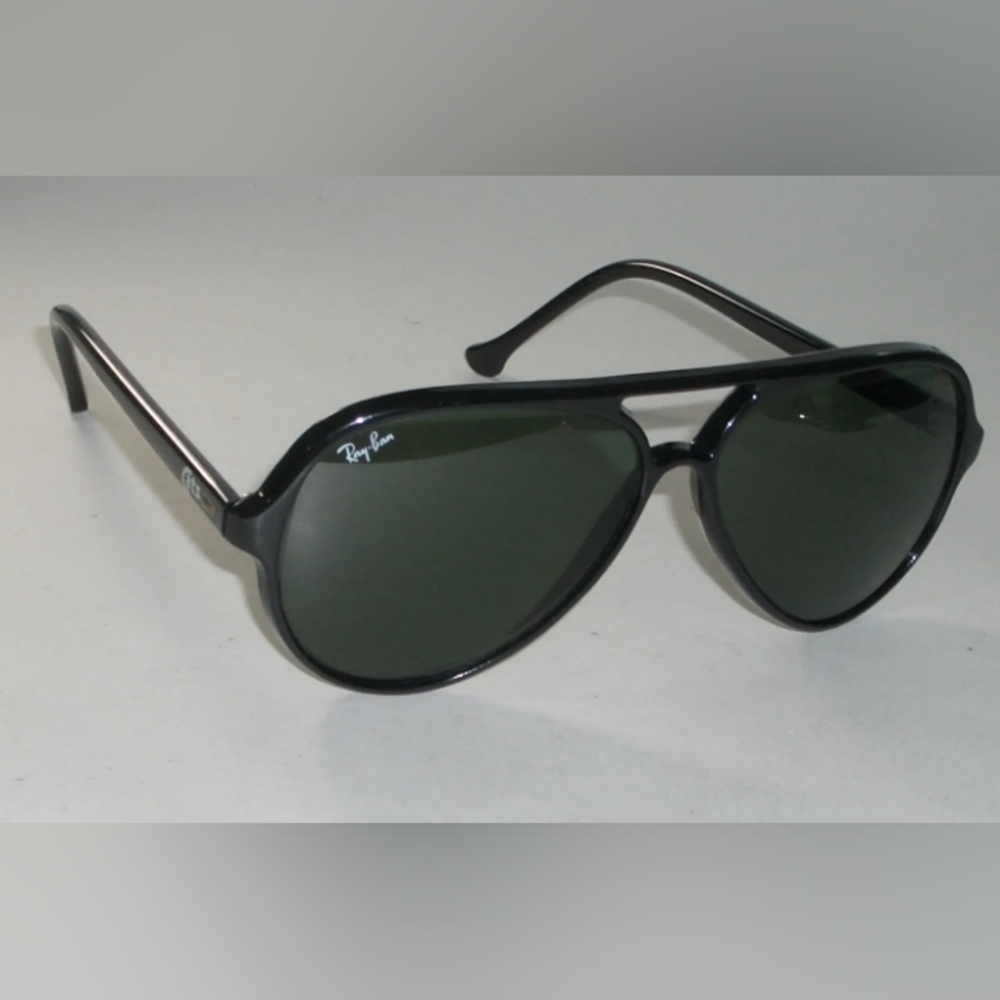 Ray Ban Aviator Sunglasses with Case!